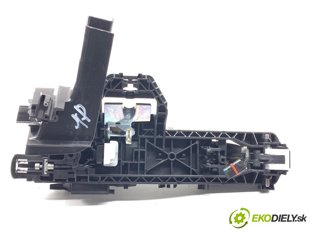 MERCEDES-BENZ KLASA GLA SUV 2017 100 kW GLA 200 CDI 4-matic (156.902) 2143 Kľučka vonkajšia pravy predný