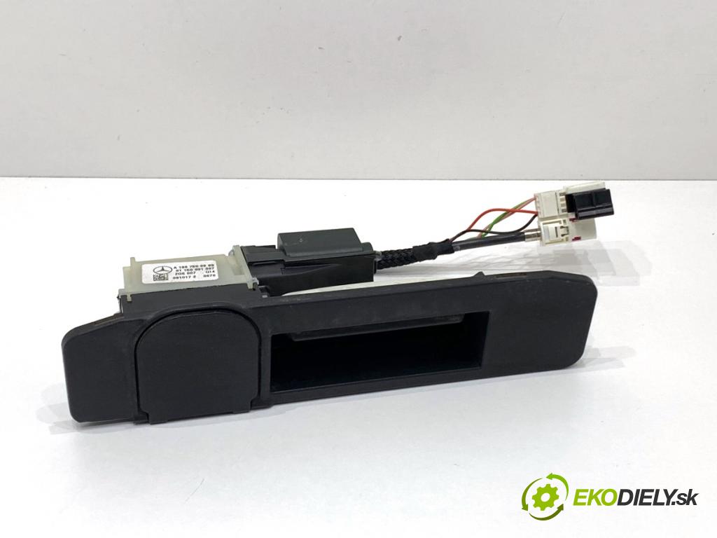 MERCEDES-BENZ KLASA GLA SUV 2017 100 kW GLA 200 CDI 4-matic (156.902) 2143 Kľučka dverí zad KAMERA A1667500993