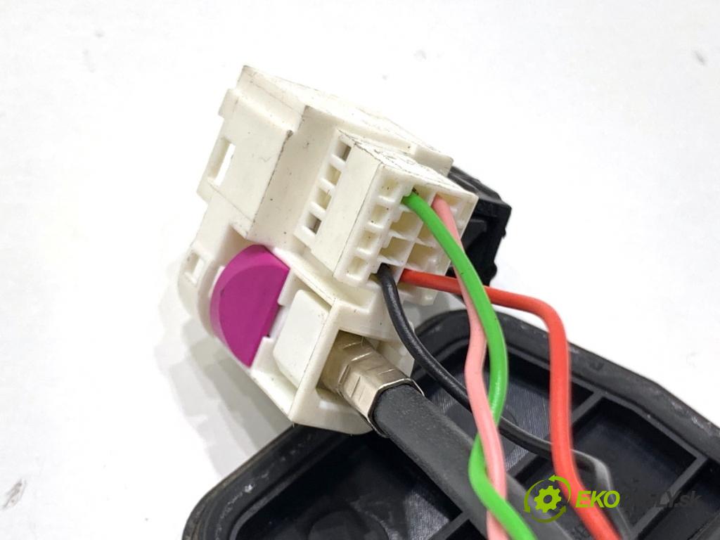 MERCEDES-BENZ KLASA GLA SUV 2017 100 kW GLA 200 CDI 4-matic (156.902) 2143 Kľučka dverí zad KAMERA A1667500993