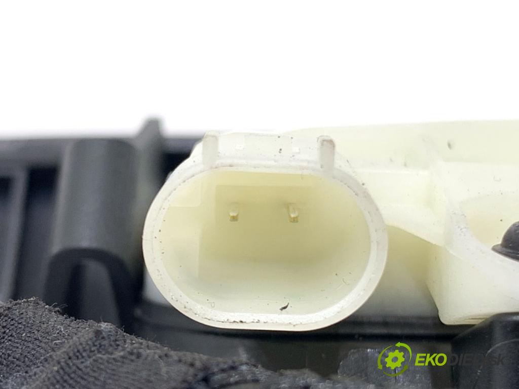 MERCEDES-BENZ KLASA GLA SUV 2017 100 kW GLA 200 CDI 4-matic (156.902) 2143 Kľučka dverí zad KAMERA A1667500993