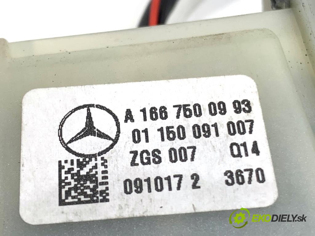 MERCEDES-BENZ KLASA GLA SUV 2017 100 kW GLA 200 CDI 4-matic (156.902) 2143 klika dveří zadní část KAMERA A1667500993