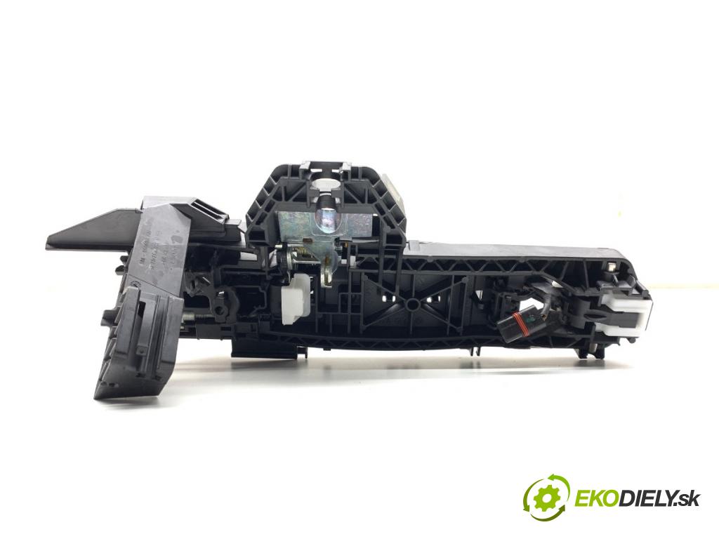 MERCEDES-BENZ KLASA GLA SUV 2017 100 kW GLA 200 CDI 4-matic (156.902) 2143 klika vnejší pravý zadní část A2047602734