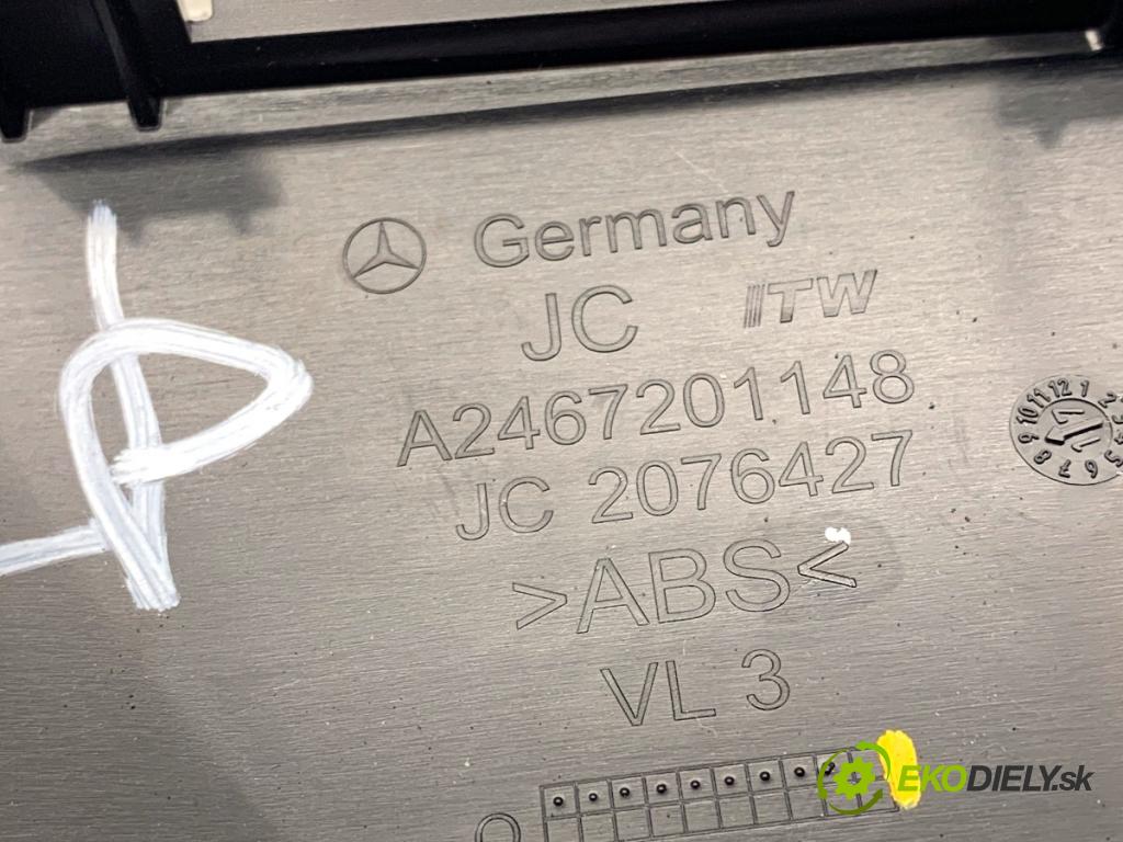 MERCEDES-BENZ KLASA GLA SUV 2017 100 kW GLA 200 CDI 4-matic (156.902) 2143 klika vnitřní levý přední část A2467201148