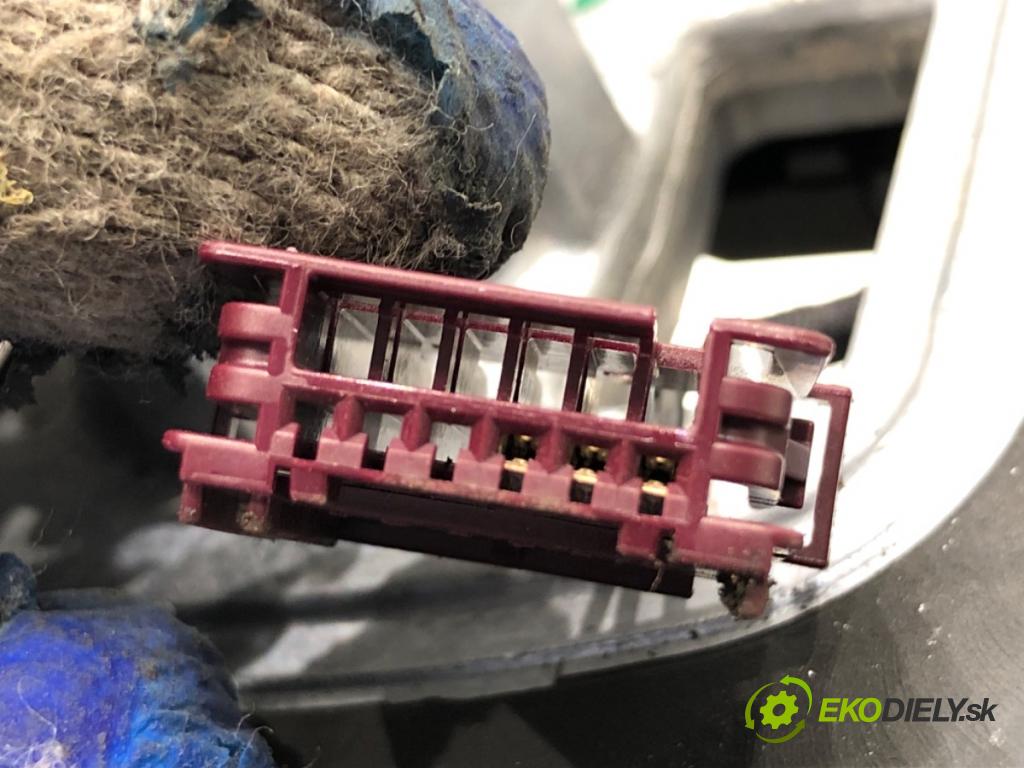 MERCEDES-BENZ KLASA GLA SUV 2017 100 kW GLA 200 CDI 4-matic (156.902) 2143 Volant  (Volant)