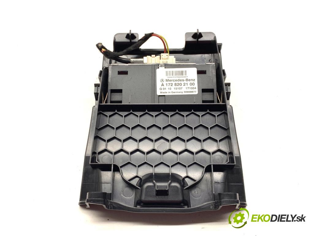 MERCEDES-BENZ KLASA GLA SUV 2017 100 kW GLA 200 CDI 4-matic (156.902) 2143 HNÍZDO: USB A1728202100