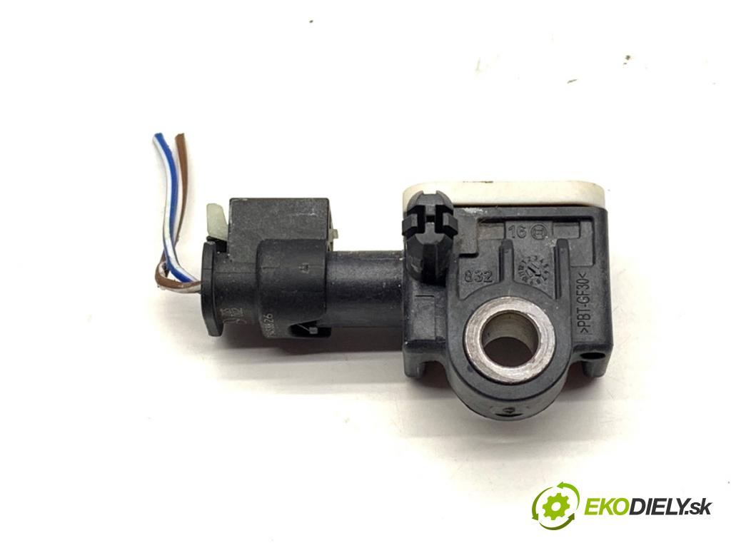 MERCEDES-BENZ KLASA GLA SUV 2017 100 kW GLA 200 CDI 4-matic (156.902) 2143 Snímač nárazu 1668210151 (Snímač nárazu)