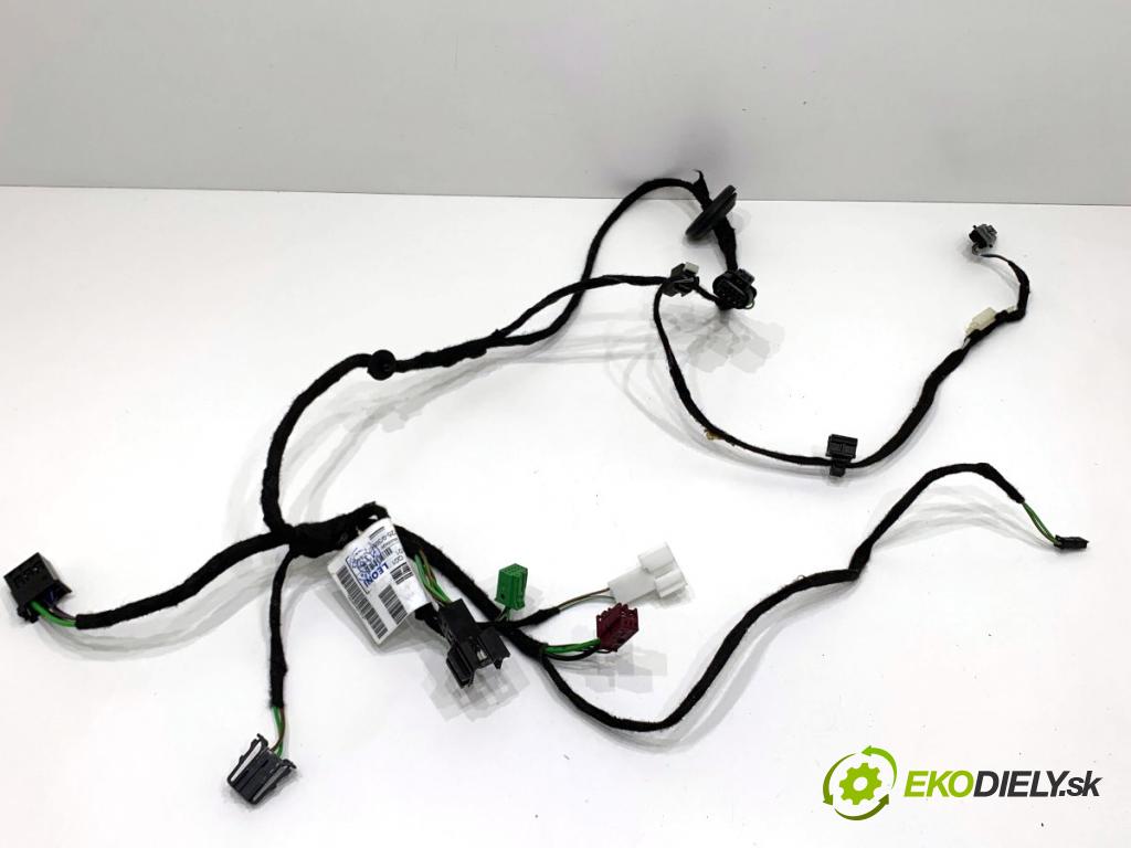 MERCEDES-BENZ KLASA GLA SUV 2017 100 kW GLA 200 CDI 4-matic (156.902) 2143 káblovačka dveře přední část pravý A2465407314