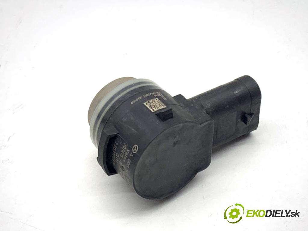 MERCEDES-BENZ KLASA GLA SUV 2017 100 kW GLA 200 CDI 4-matic (156.902) 2143 Snímač PDC A0009055504