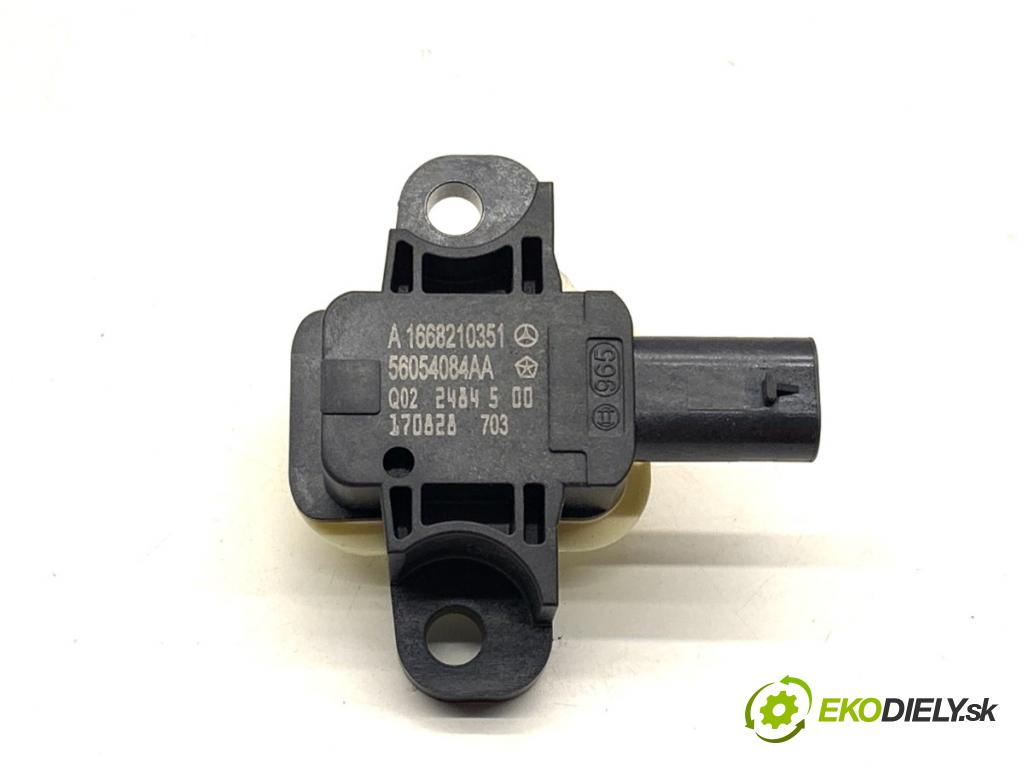 MERCEDES-BENZ KLASA GLA SUV 2017 100 kW GLA 200 CDI 4-matic (156.902) 2143 Snímač nárazu A1668210351 (Snímač nárazu)