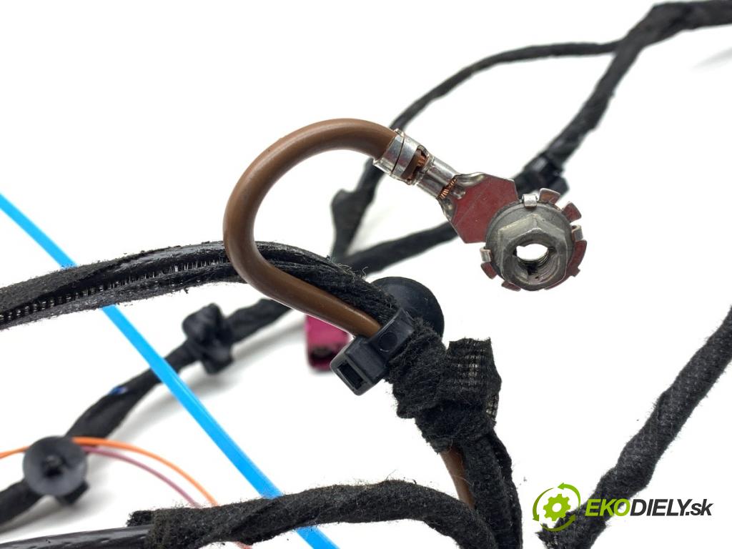 MERCEDES-BENZ KLASA GLA SUV 2017 100 kW GLA 200 CDI 4-matic (156.902) 2143 káblovačka dveří kufra zadní část pravá