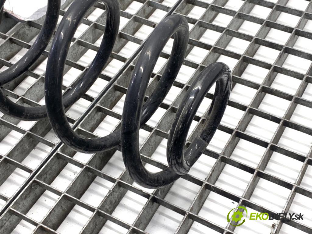 MERCEDES-BENZ KLASA GLA SUV 2017 100 kW GLA 200 CDI 4-matic (156.902) 2143 Pružina zad  (Kľučka dverí ostatné)