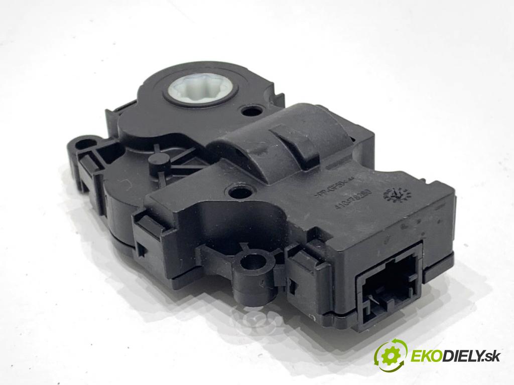 MERCEDES-BENZ KLASA GLA SUV 2017 100 kW GLA 200 CDI 4-matic (156.902) 2143 Motor kúrenia 113930-1710