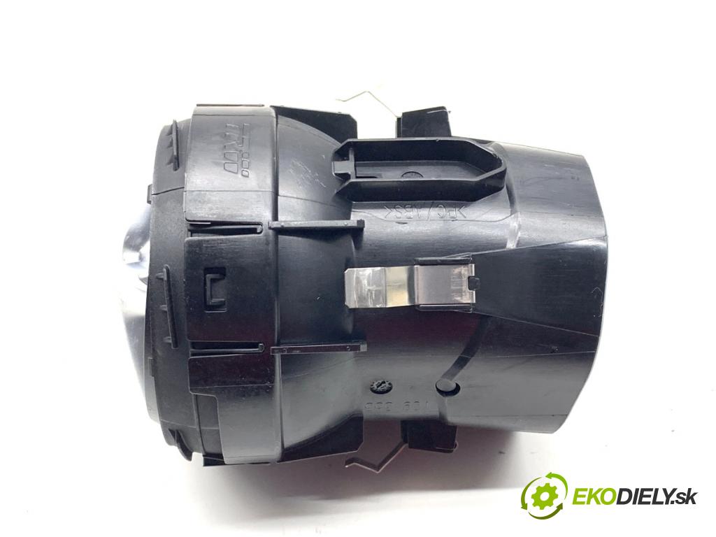 MERCEDES-BENZ KLASA GLA SUV 2017 100 kW GLA 200 CDI 4-matic (156.902) 2143 Mriežky kúrenia pravy predný