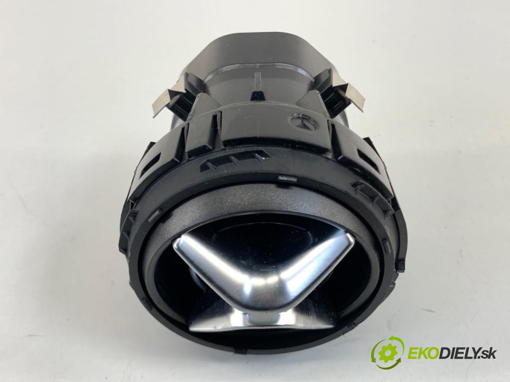 MERCEDES-BENZ KLASA GLA SUV 2017 100 kW GLA 200 CDI 4-matic (156.902) 2143 Mriežky kúrenia ľavy predný A1568300000