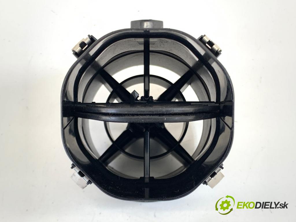 MERCEDES-BENZ KLASA GLA SUV 2017 100 kW GLA 200 CDI 4-matic (156.902) 2143 Mriežky kúrenia ľavy predný A1568300000