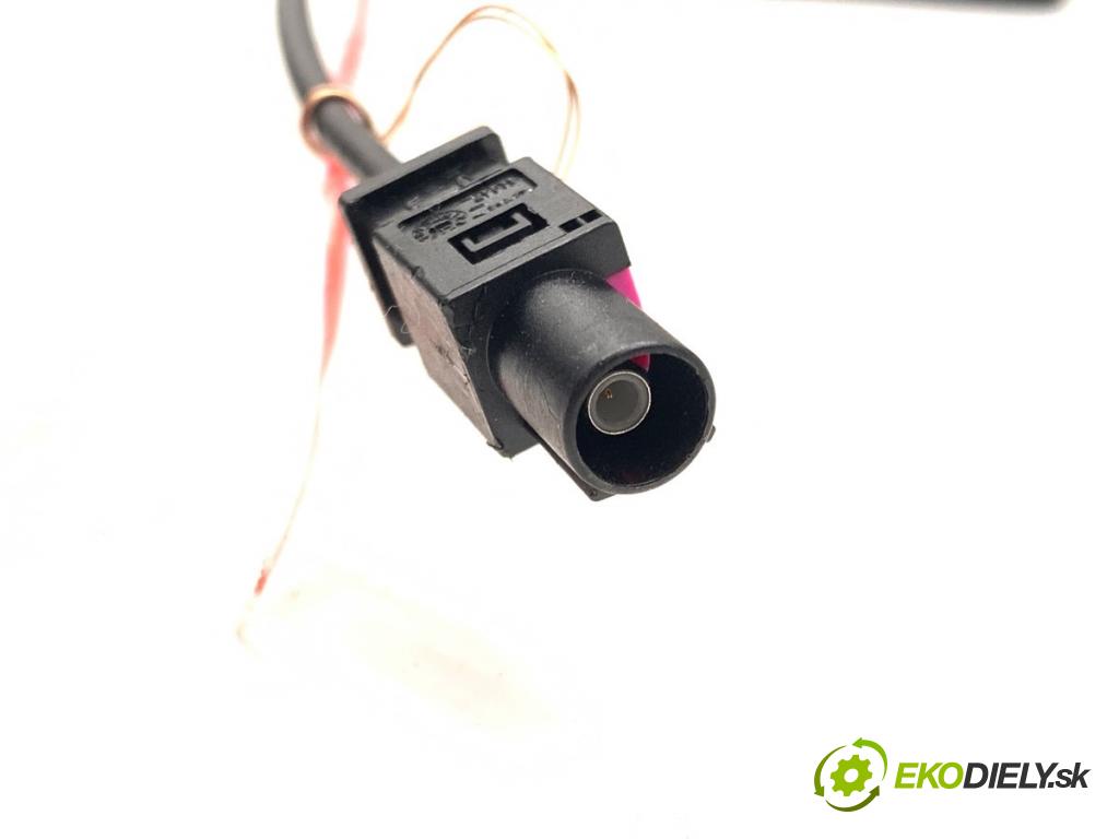 MERCEDES-BENZ KLASA GLA SUV 2017 100 kW GLA 200 CDI 4-matic (156.902) 2143 zesilovač Antenní: A2139052801 (Zesilovač)