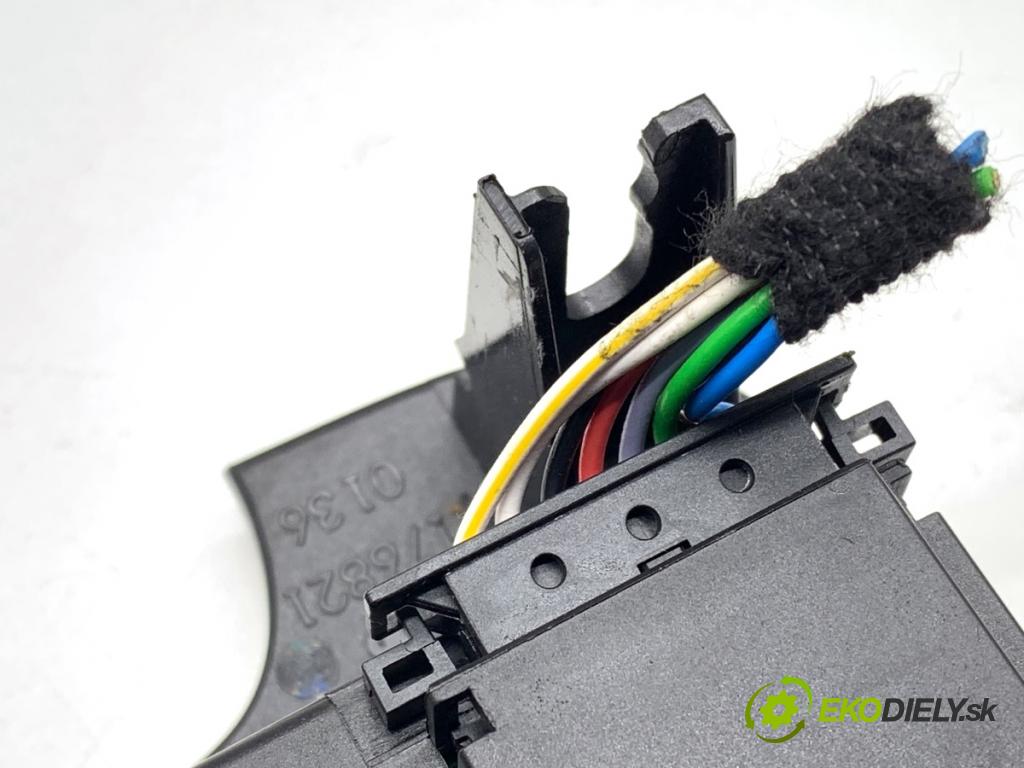 MERCEDES-BENZ KLASA GLA SUV 2017 100 kW GLA 200 CDI 4-matic (156.902) 2143 Prepínač SOS A1729050051 (Prepínacie páčky pod volantom)