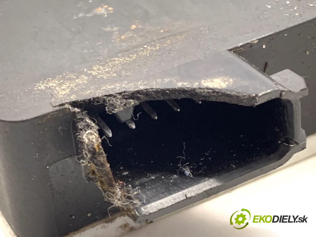 MERCEDES-BENZ KLASA GLA SUV 2017 100 kW GLA 200 CDI 4-matic (156.902) 2143 RADAR: DISTRONIC A0009054907