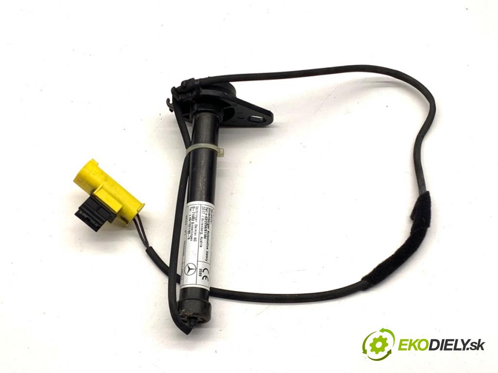 MERCEDES-BENZ KLASA GLA SUV 2017 100 kW GLA 200 CDI 4-matic (156.902) 2143 KAZETA: PIROTECHNICKÉ: kapoty ľavy 1179061000