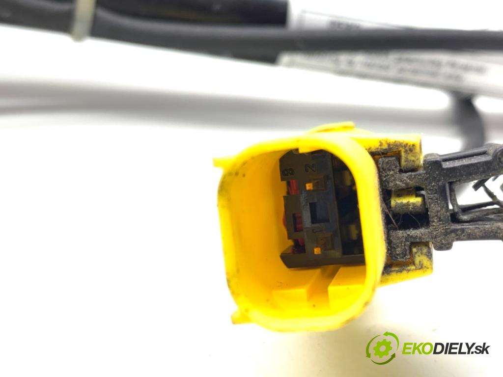 MERCEDES-BENZ KLASA GLA SUV 2017 100 kW GLA 200 CDI 4-matic (156.902) 2143 KAZETA: PIROTECHNICKÉ: kapoty ľavy 1179061000