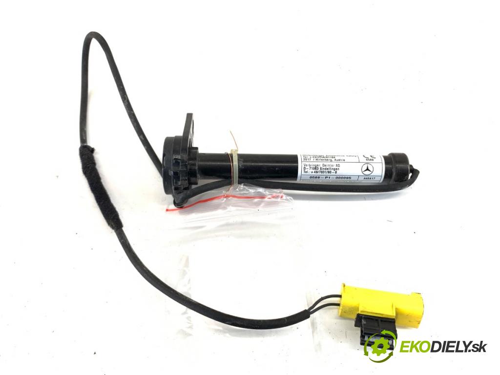 MERCEDES-BENZ KLASA GLA SUV 2017 100 kW GLA 200 CDI 4-matic (156.902) 2143 KAZETA: PIROTECHNICKÉ: kapoty pravy A1179061000