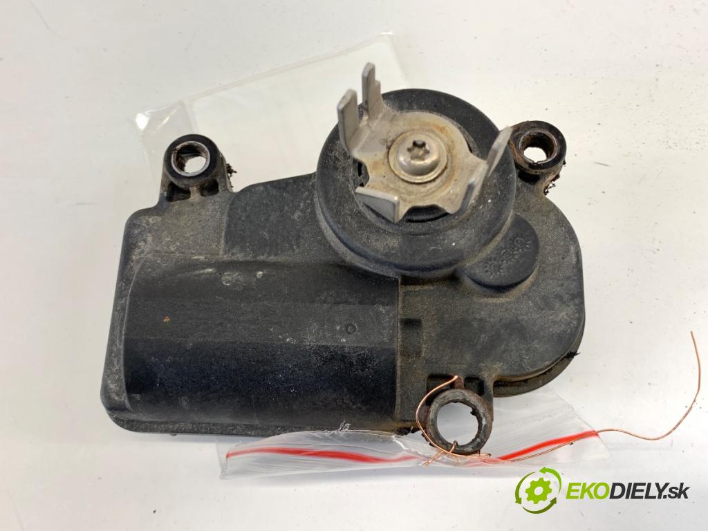 MERCEDES-BENZ KLASA GLA SUV 2017 100 kW GLA 200 CDI 4-matic (156.902) 2143 Škrtiaca klapka: VÝFUK: A0009061201