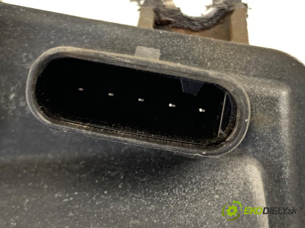 MERCEDES-BENZ KLASA GLA SUV 2017 100 kW GLA 200 CDI 4-matic (156.902) 2143 Škrtiaca klapka: VÝFUK: A0009061201