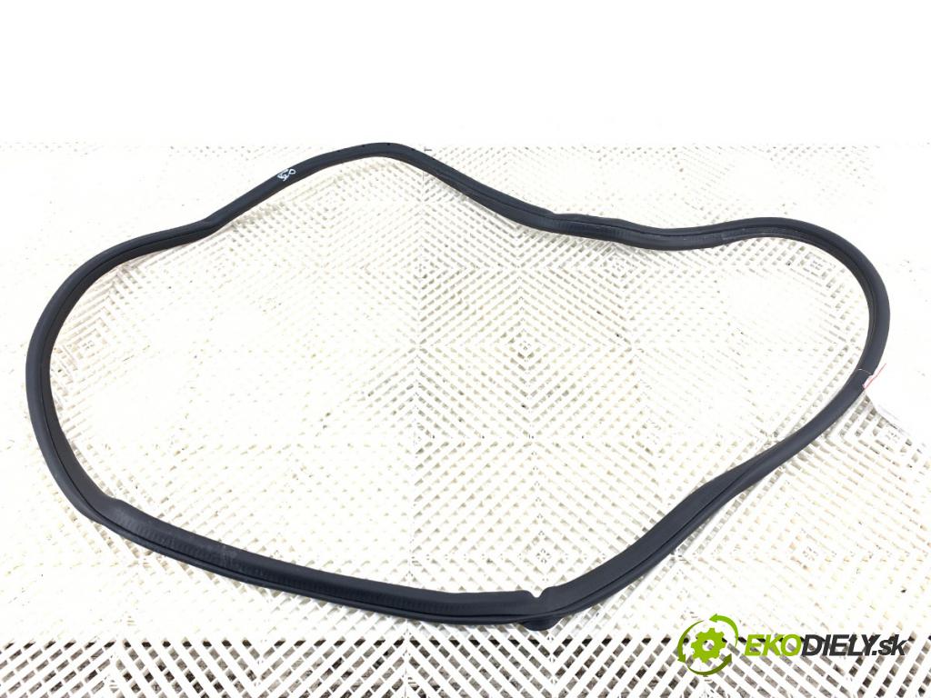 MERCEDES-BENZ KLASA GLA SUV 2017 100 kW GLA 200 CDI 4-matic (156.902) 2143 tesnenie Dvere predný pravá 