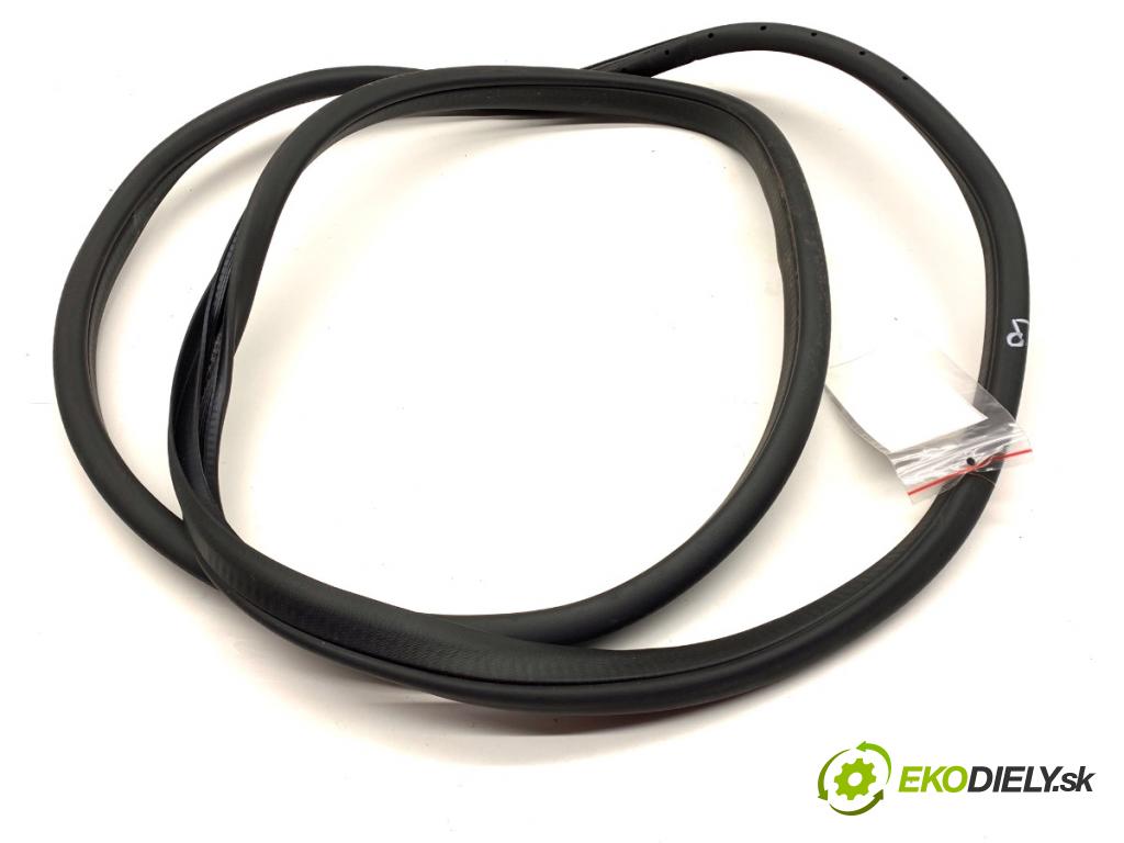 MERCEDES-BENZ KLASA GLA SUV 2017 100 kW GLA 200 CDI 4-matic (156.902) 2143 tesnenie Dvere predný ľavá strana 