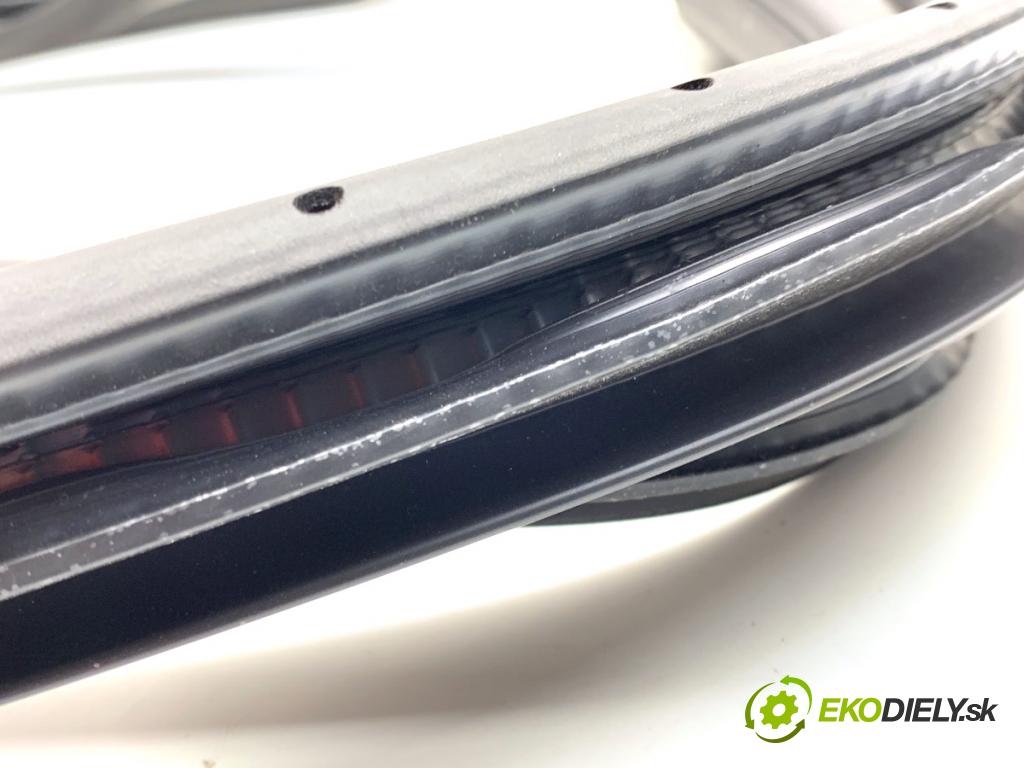 MERCEDES-BENZ KLASA GLA SUV 2017 100 kW GLA 200 CDI 4-matic (156.902) 2143 tesnenie Dvere predný ľavá strana