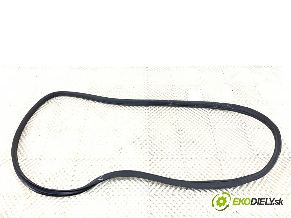 MERCEDES-BENZ KLASA GLA SUV 2017 100 kW GLA 200 CDI 4-matic (156.902) 2143 tesnenie Dvere zad ľavá strana  (Karoséria ostatné)