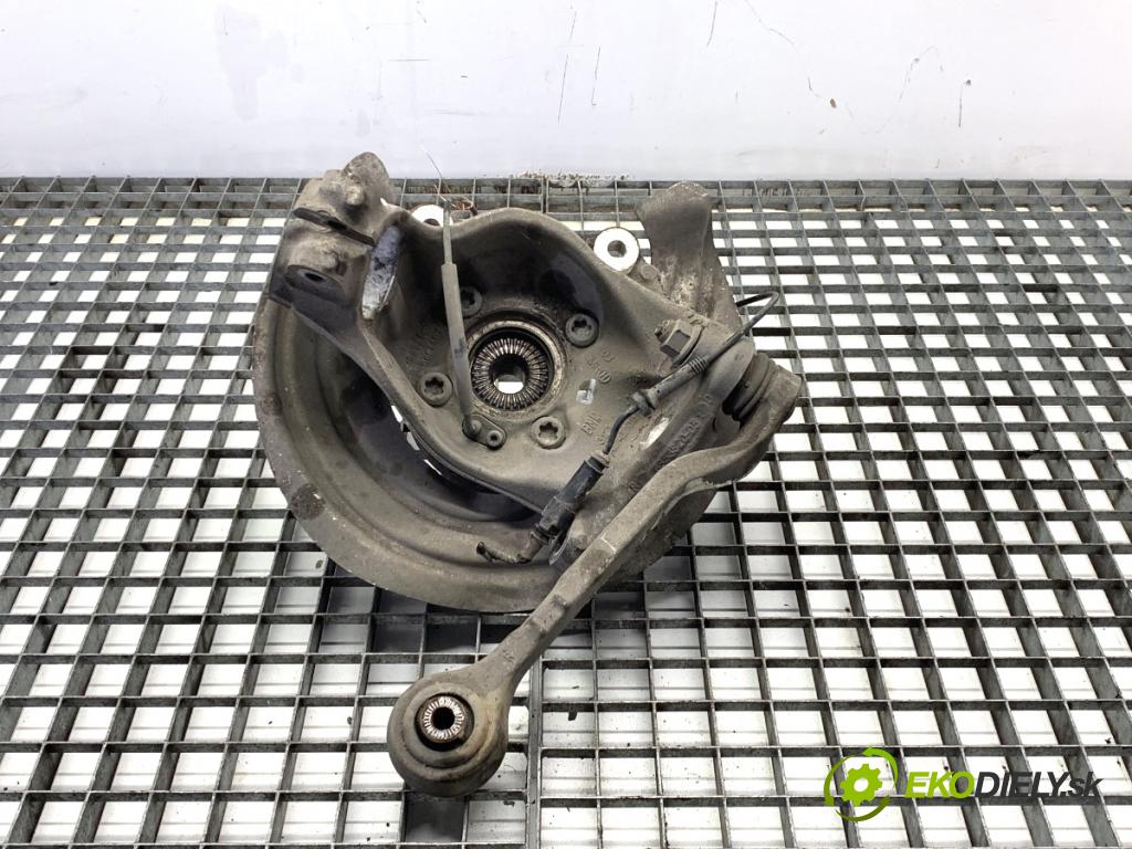 BMW F30 sedan 2016 140 kW 320 d xDrive 1995 náboj pravý přední část