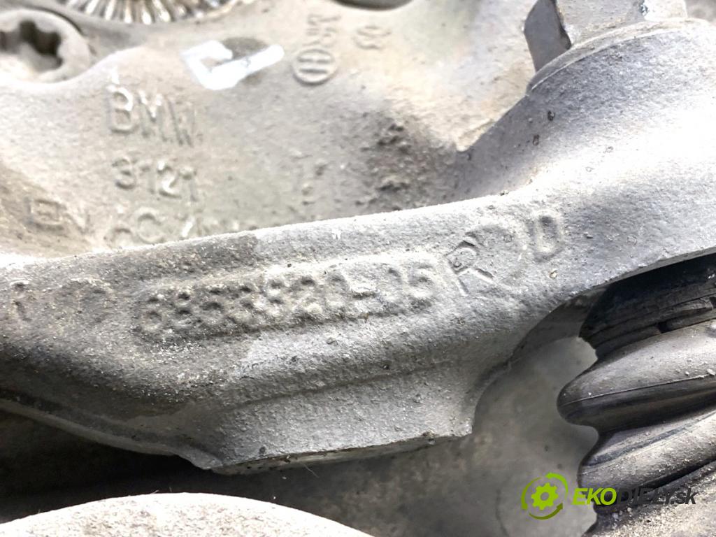 BMW F30 sedan 2016 140 kW 320 d xDrive 1995 náboj pravy predný