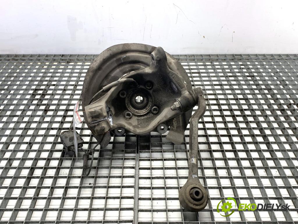 BMW F30 sedan 2016 140 kW 320 d xDrive 1995 náboj levý přední část