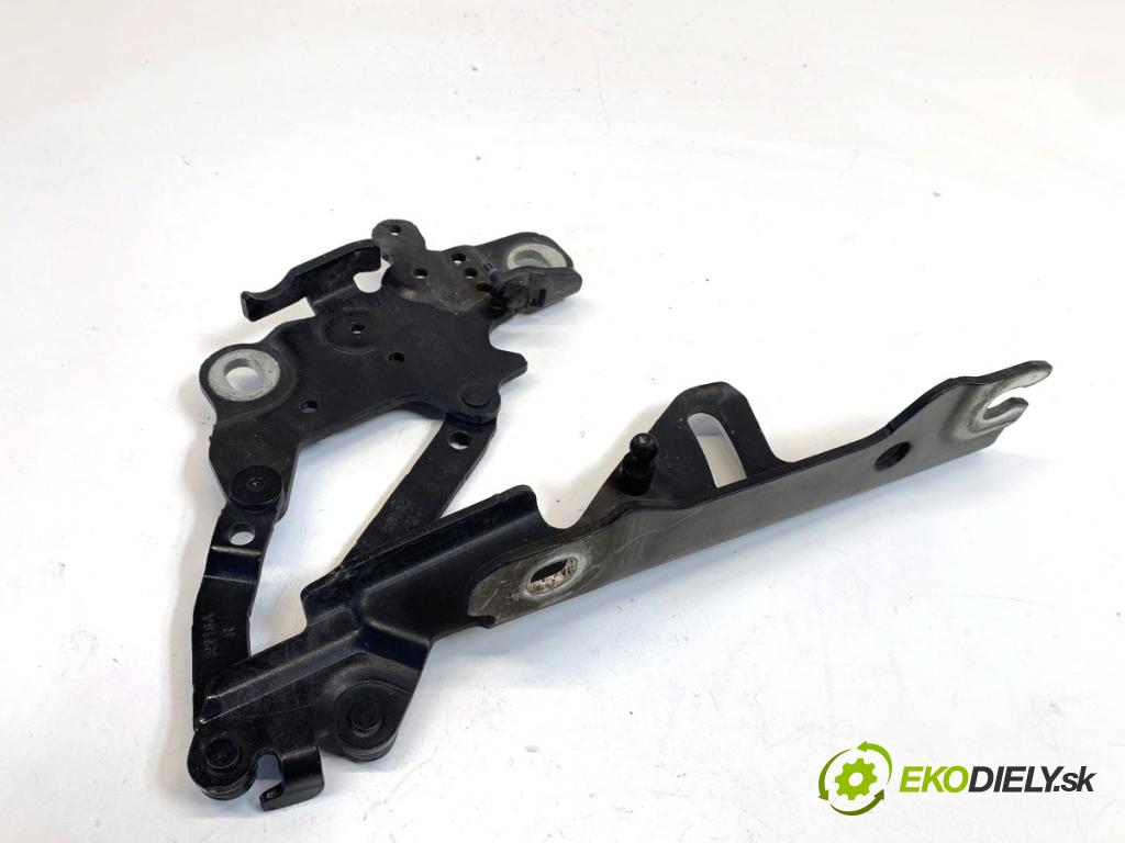 BMW F30 sedan 2016 140 kW 320 d xDrive 1995 závěs kapoty pravý přední část 13989610