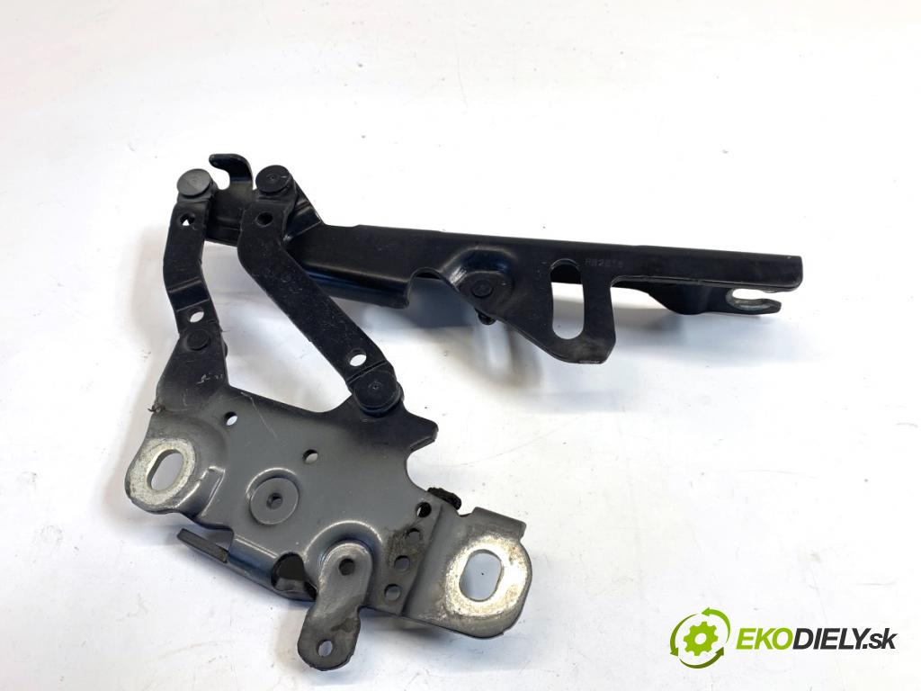 BMW F30 sedan 2016 140 kW 320 d xDrive 1995 Záves kapoty pravy predný 13989610