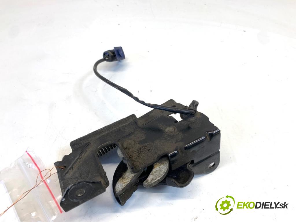 BMW F30 sedan 2016 140 kW 320 d xDrive 1995 zámok kapoty predný pravy 7242548