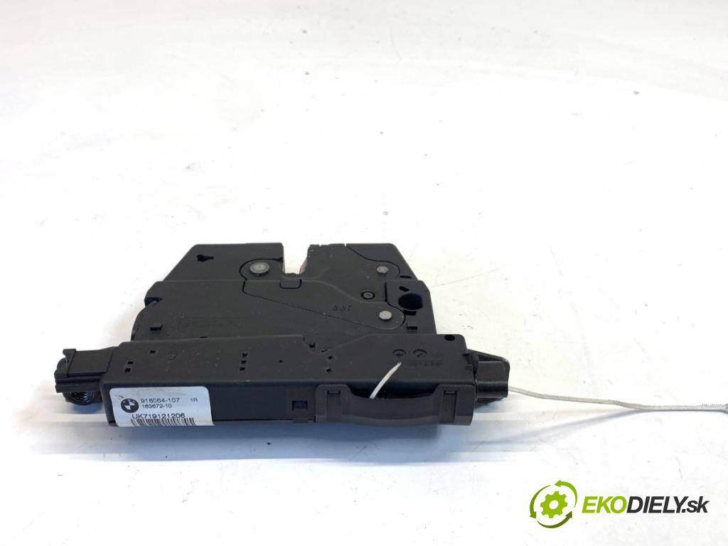 BMW F30 sedan 2016 140 kW 320 d xDrive 1995 zámok dveří zadní část 918064