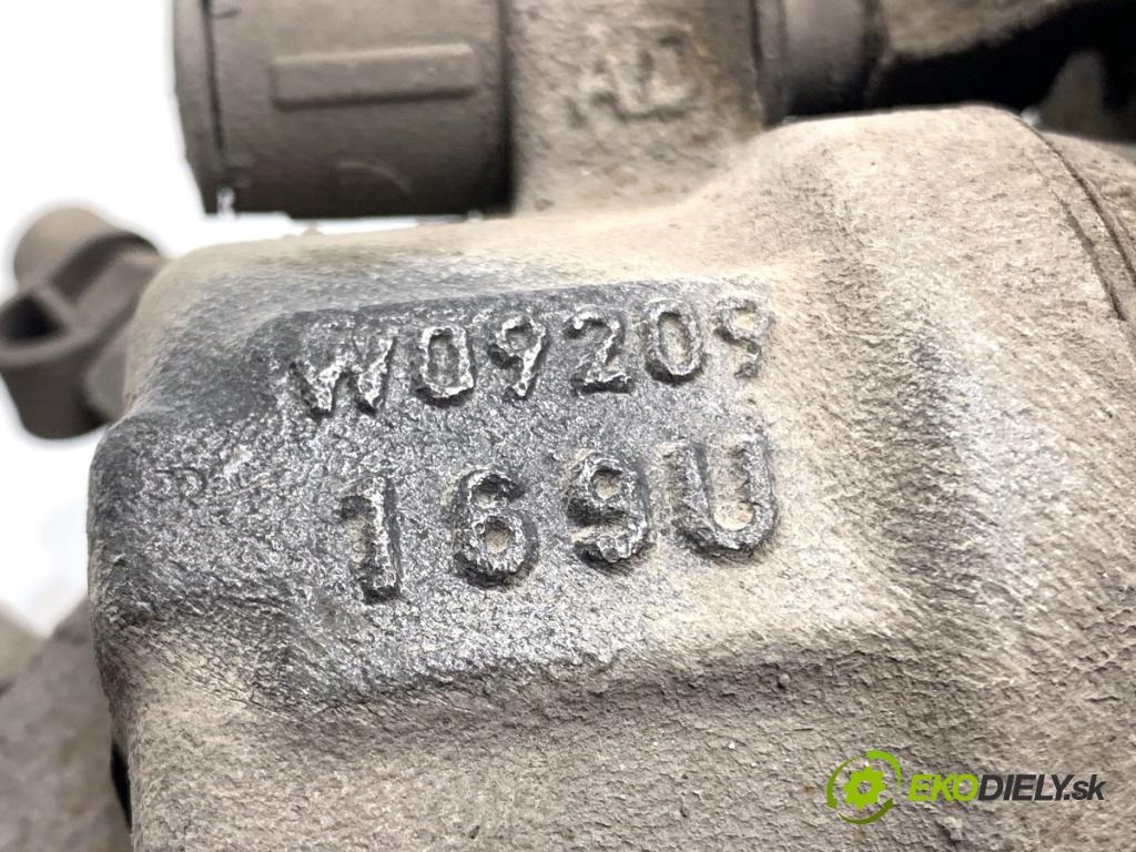 BMW F30 sedan 2016 140 kW 320 d xDrive 1995 brzdič třmen levý přední část