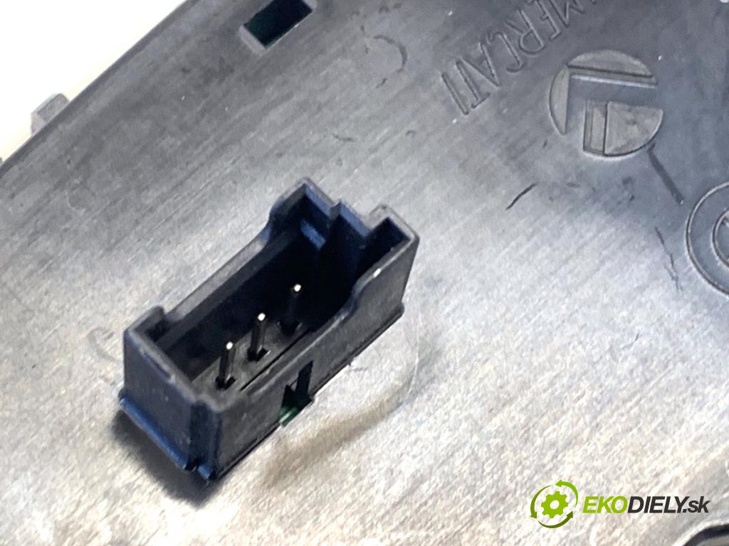 BMW F30 sedan 2016 140 kW 320 d xDrive 1995 Spínač svetiel 9393947