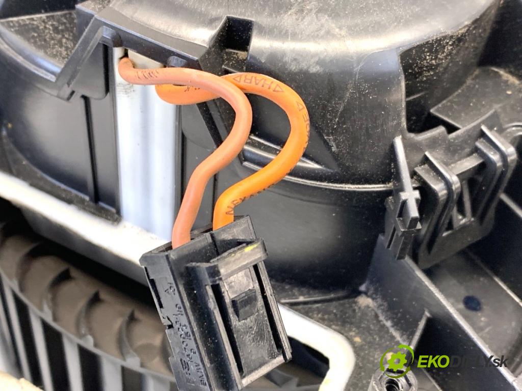 BMW F30 sedan 2016 140 kW 320 d xDrive 1995 ventilátor kúrenia T958225