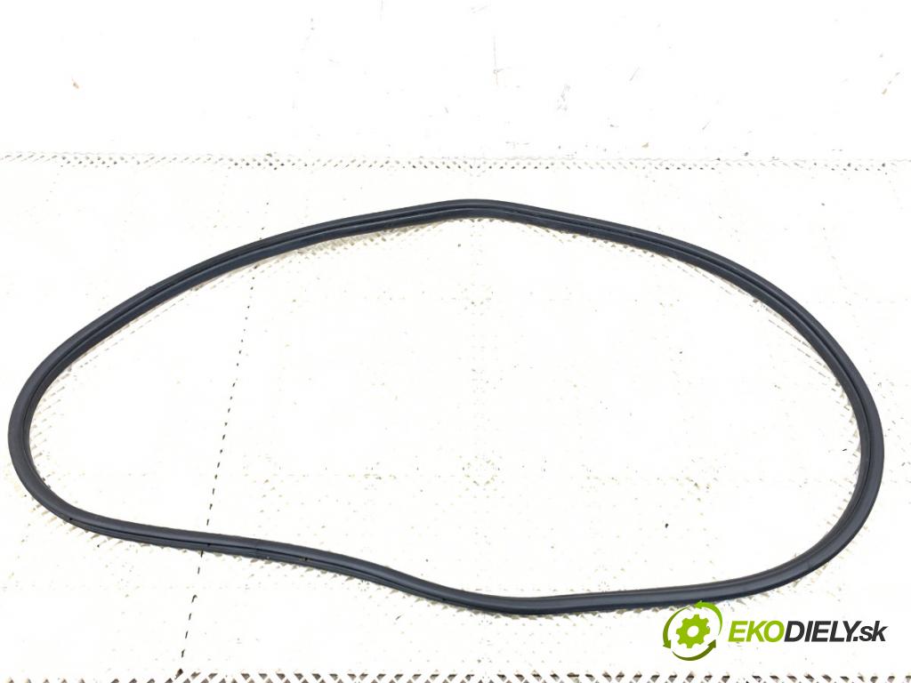 BMW F30 sedan 2016 140 kW 320 d xDrive 1995 tesnenie Dvere predný pravá 