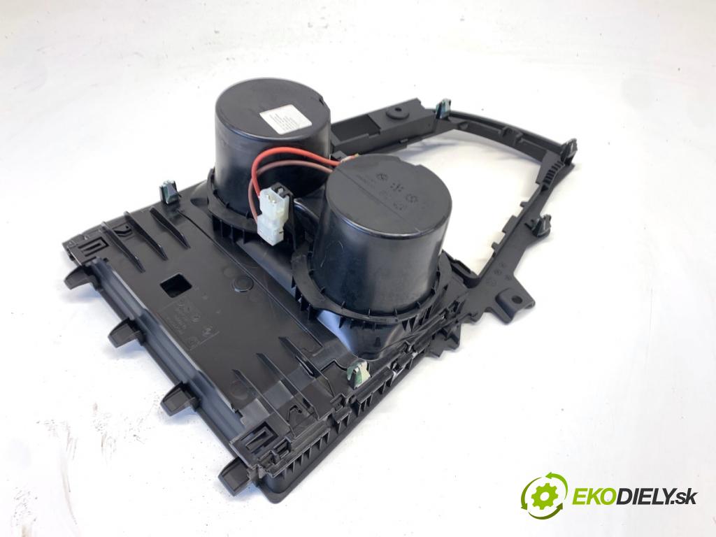 BMW F30 sedan 2016 140 kW 320 d xDrive 1995 Držiak na nápoje  (Držiak (úchyt) na nápoje)