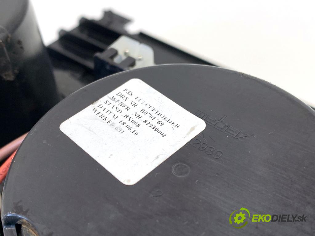 BMW F30 sedan 2016 140 kW 320 d xDrive 1995 Držiak na nápoje  (Držiak (úchyt) na nápoje)