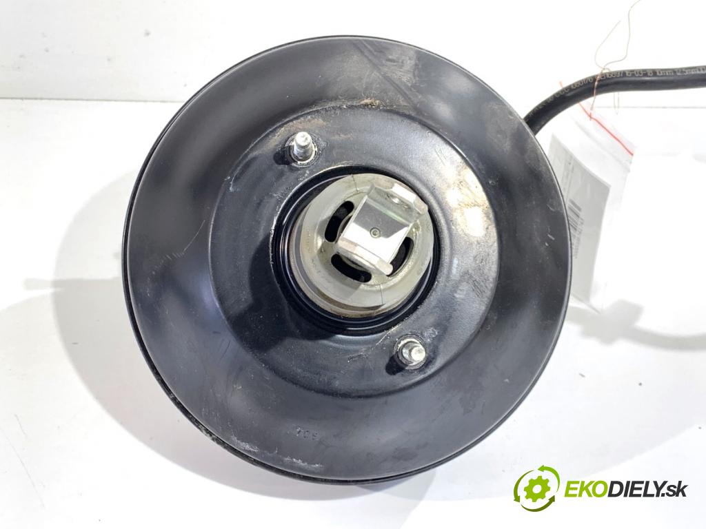 BMW F30 sedan 2016 140 kW 320 d xDrive 1995 Posilovač bŕzd