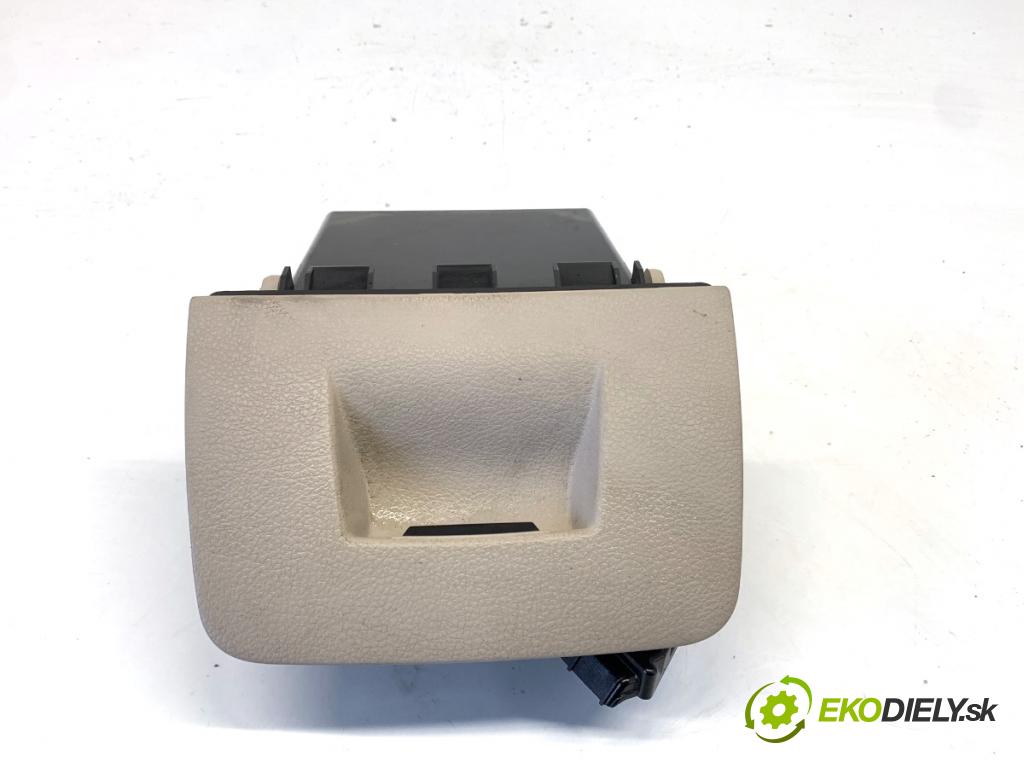 BMW F30 sedan 2016 140 kW 320 d xDrive 1995 přihrádka kastlík volantu 