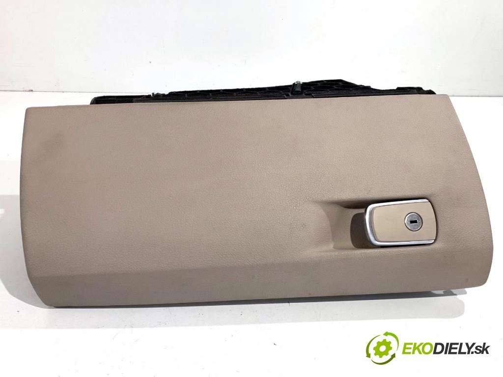 BMW F30 sedan 2016 140 kW 320 d xDrive 1995 přihrádka kastlík spolujezdce  (Přihrádka (kastlík))