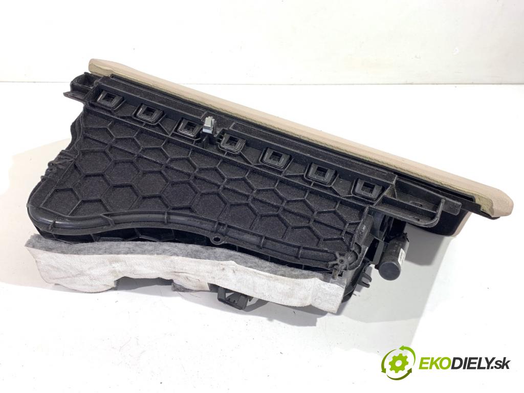 BMW F30 sedan 2016 140 kW 320 d xDrive 1995 Priehradka, kastlík spolujazdca  (Priehradka (kastlík))