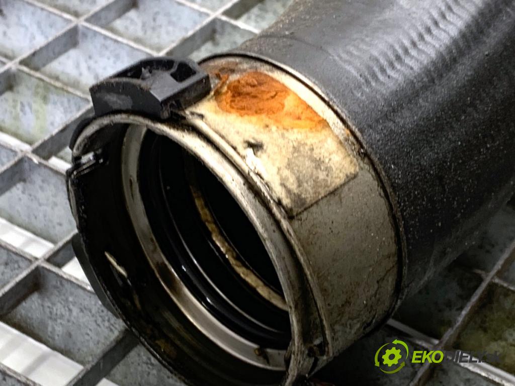 BMW F30 sedan 2016 140 kW 320 d xDrive 1995 Rúra turba 8513851