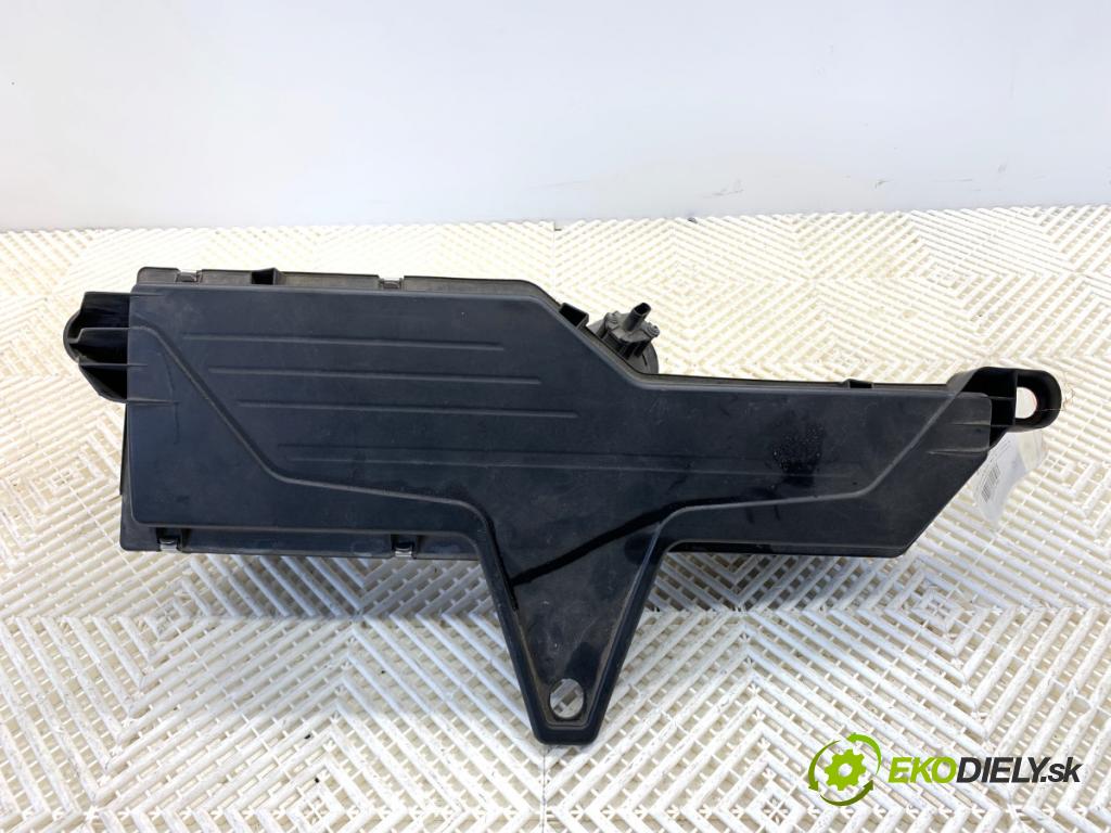 BMW F30 sedan 2016 140 kW 320 d xDrive 1995 Obal filtra vzduchu 8578649 (Obal vzduchového filtra)